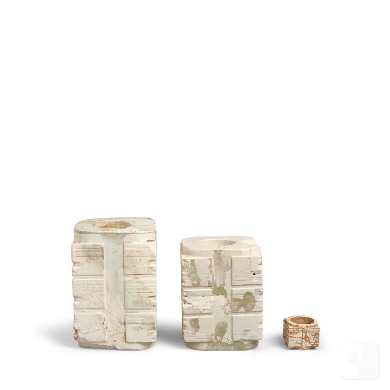 二十世紀仿良渚 小玉琮一件 大玉琮兩件 | A SMALL 'CALCIFIED' JADE CONG AND TWO LARGE JADE CONG - 图1